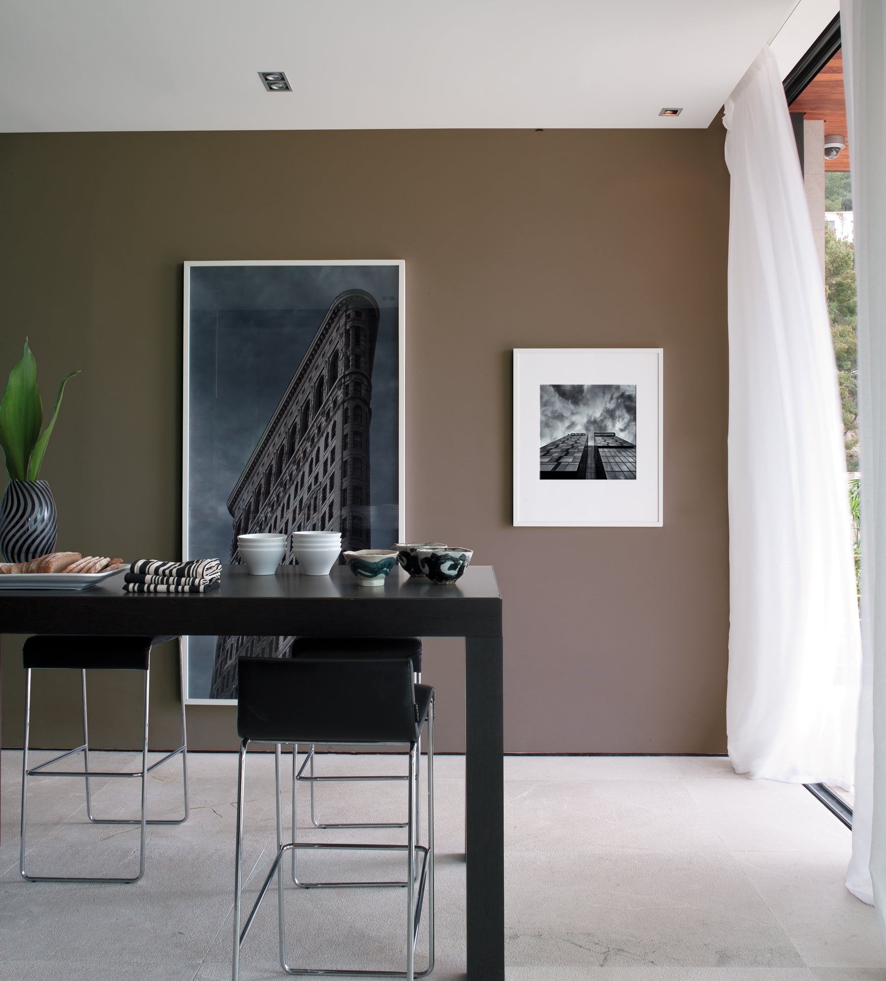 Valrenna 2 suede / buckskin wall finish